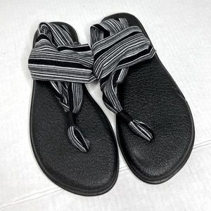 Sanuk Yoga Black and White Sandal Size 9